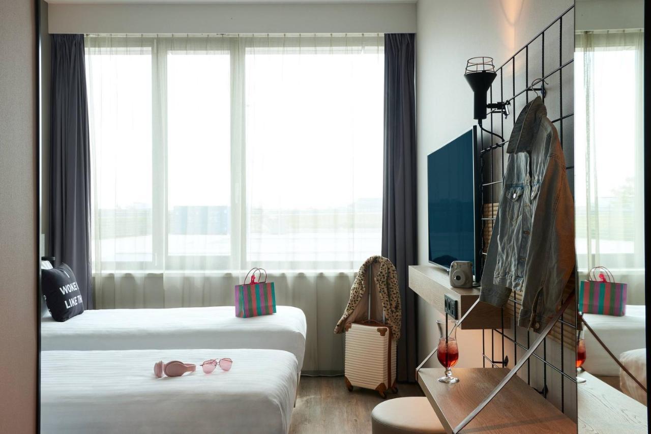Готель Moxy Amsterdam Schiphol Airport Гофддорп Екстер'єр фото