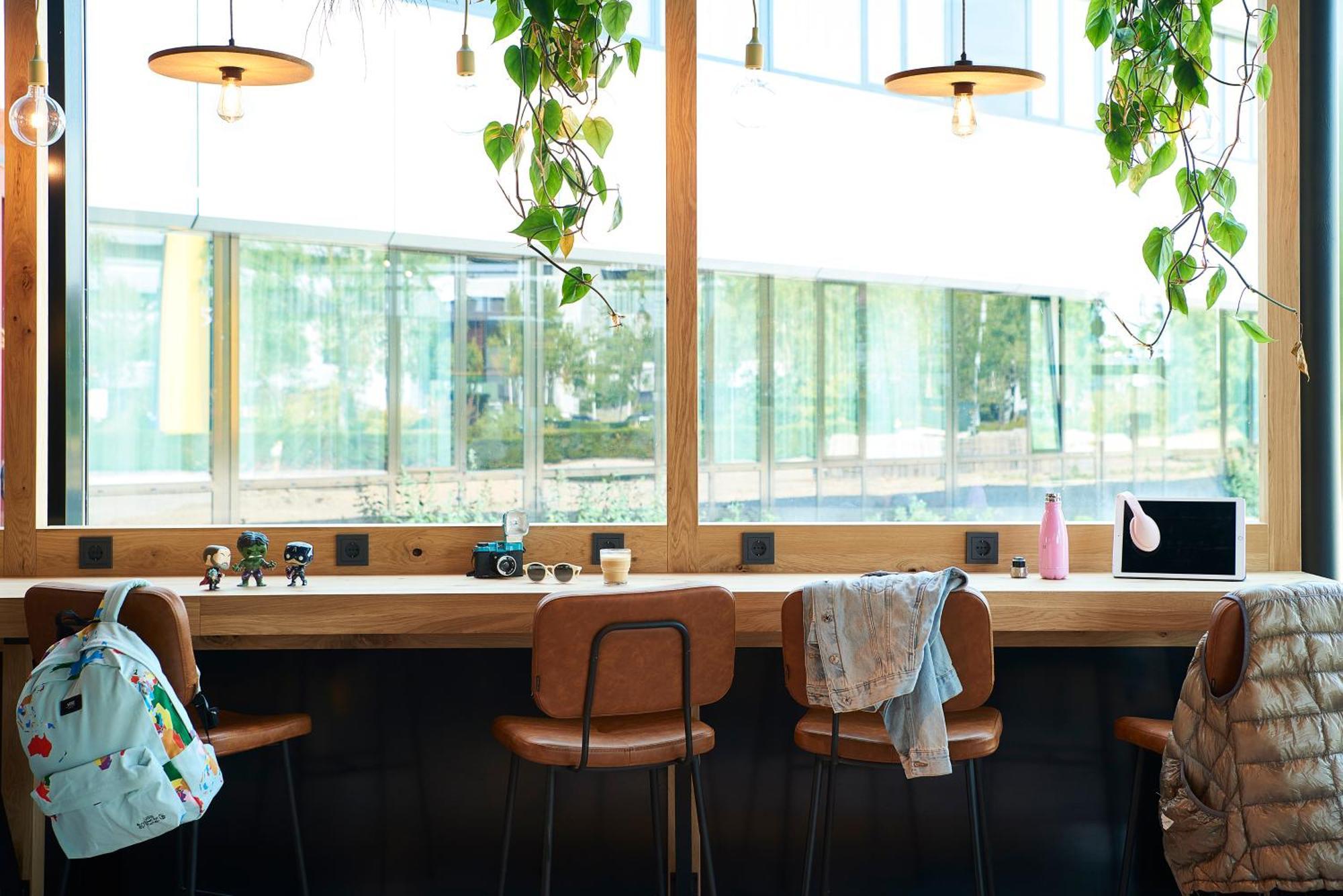 Готель Moxy Amsterdam Schiphol Airport Гофддорп Екстер'єр фото