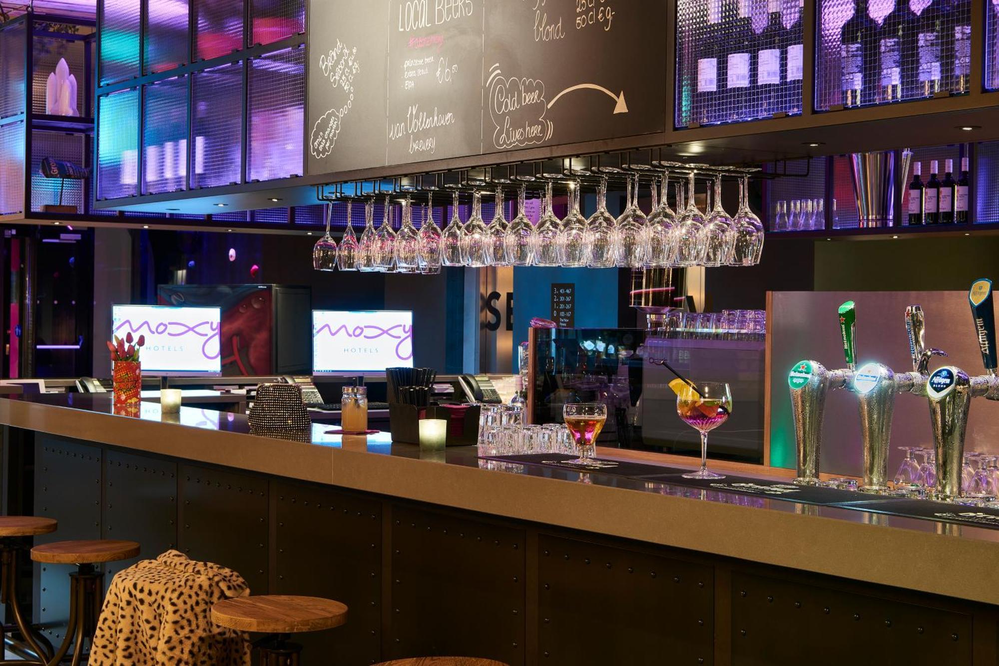 Готель Moxy Amsterdam Schiphol Airport Гофддорп Екстер'єр фото