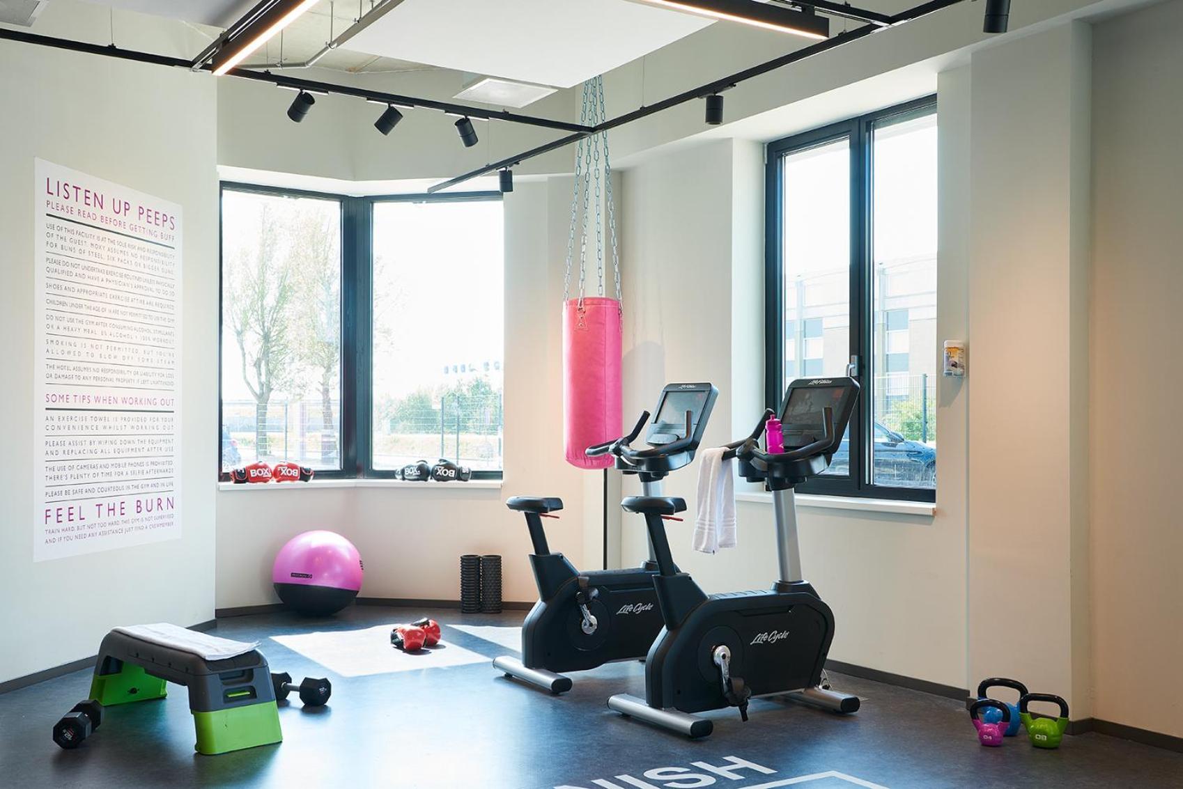 Готель Moxy Amsterdam Schiphol Airport Гофддорп Екстер'єр фото